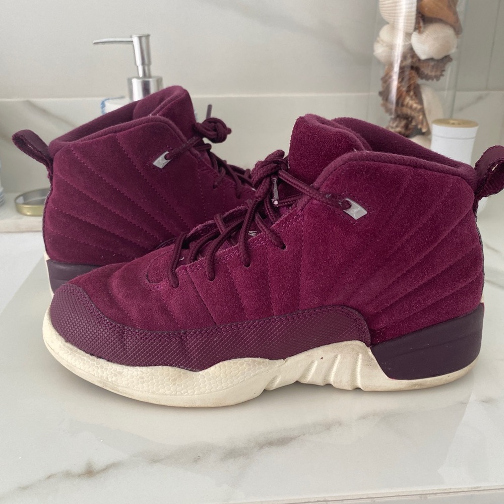 Jordan 12 bordeaux size 3Y